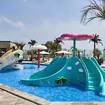 Fineloft Sea View Apartment-spa N Pools Apartament *