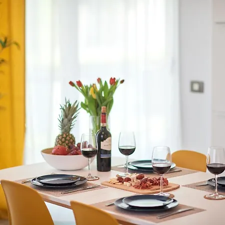 Daire Fineloft Sea View Apartment-spa N Pools Navodari