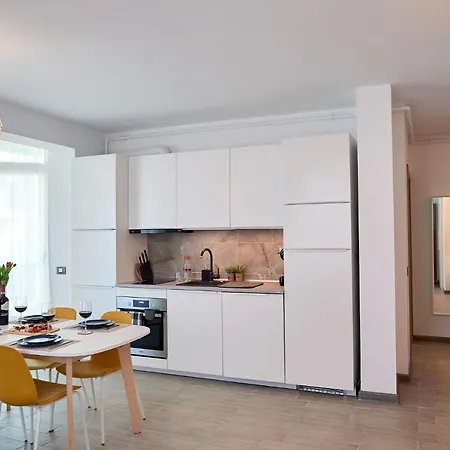 Daire Fineloft Sea View Apartment-spa N Pools Navodari