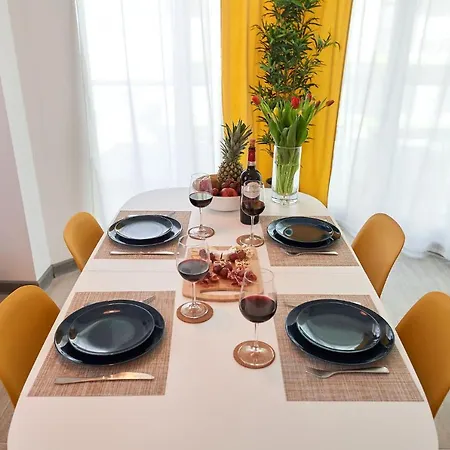 Fineloft Sea View Apartment-spa N Pools Daire Navodari