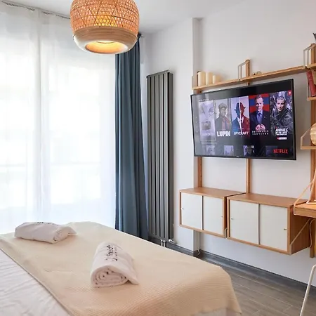 Daire Fineloft Sea View Apartment-spa N Pools Navodari