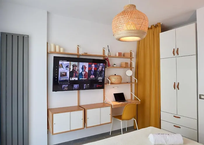 Fineloft Sea View Apartment-spa N Pools شقة Năvodari