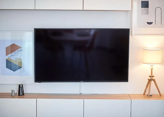 Fineloft Sea View Apartment-spa N Pools شقة *