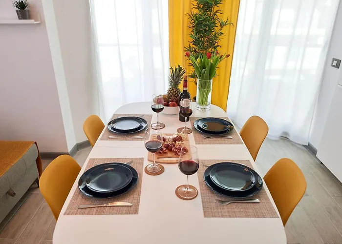 Fineloft Sea View Apartment-spa N Pools شقة Năvodari